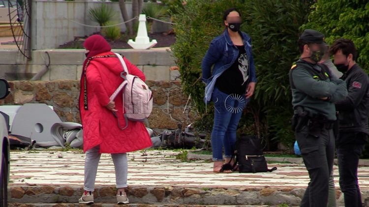 inmigracion-embarcacion-mujeres-guardia-civil-maritimo-5