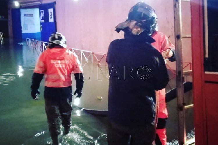 mercado-central-inundacion-bomberos