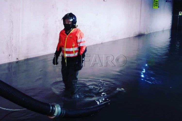 mercado-central-inundado-bomberos-2