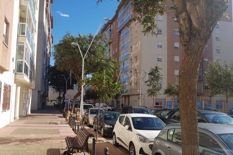 parques-ceuta-barrio-farolas