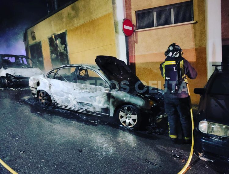 bomberos-coches-vehiculos-quemados-alfonso-murube