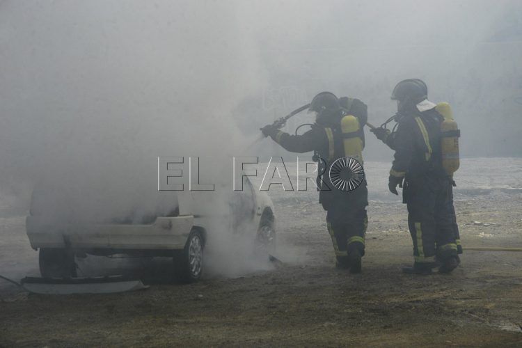 bomberos-incendio-coche