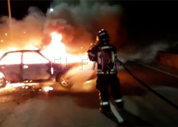 calle-cortada-coche-ardiendo-2