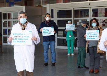 concentracion-sindicato-medico-puertas-hospital