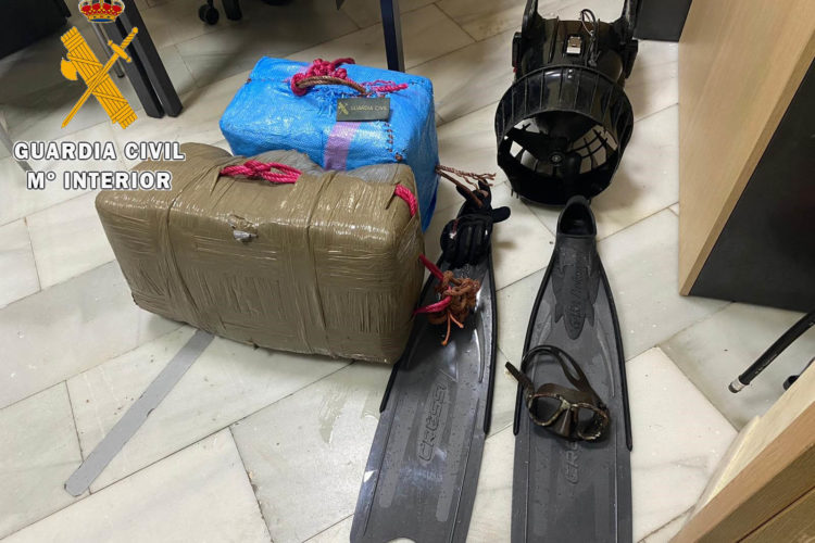 detenidos-colando-droga-motores-aletas-guardia-civil-1