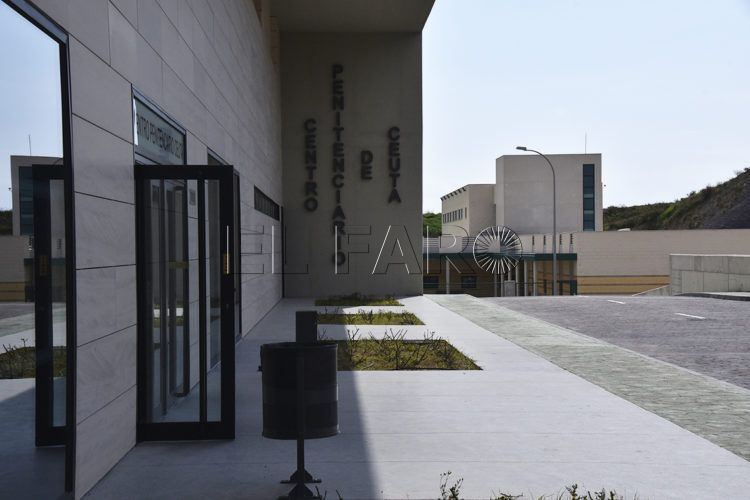 prision-mendizabal-puerta-letrero