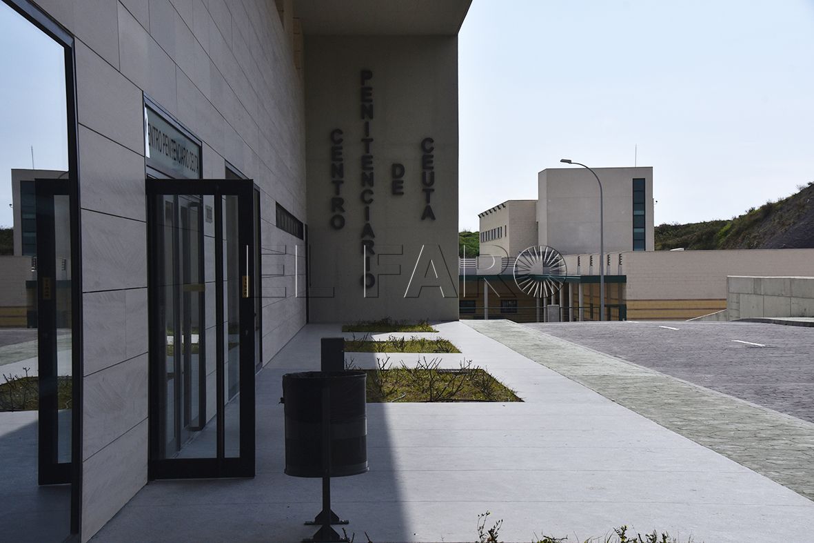 prision-mendizabal-puerta-letrero