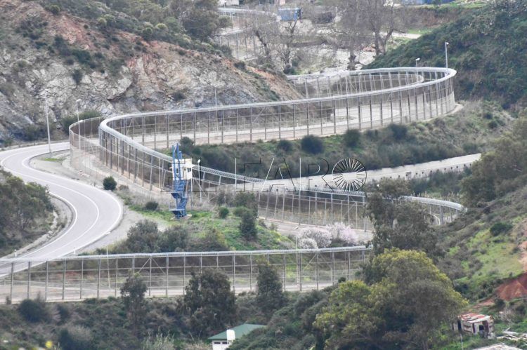 valla-ceuta-frontera-febrero-peines-invertidos-4