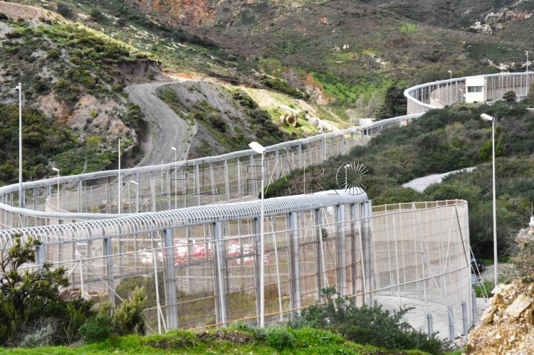 valla-ceuta-frontera-febrero-peines-invertidos-6