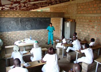 doctor-fran-garcia-lanzas-colegio-medicos-1