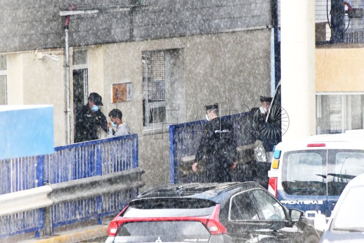 frontera-devolucion-inmigrantes-llegaron-nado-ceuta-marruecos-5