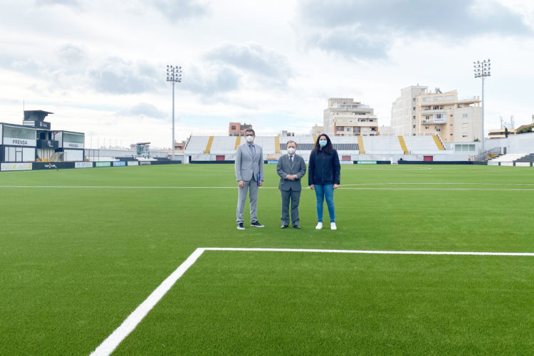 juan-vivas-visita-nuevo-cesped-artificial-alfonso-murube-5