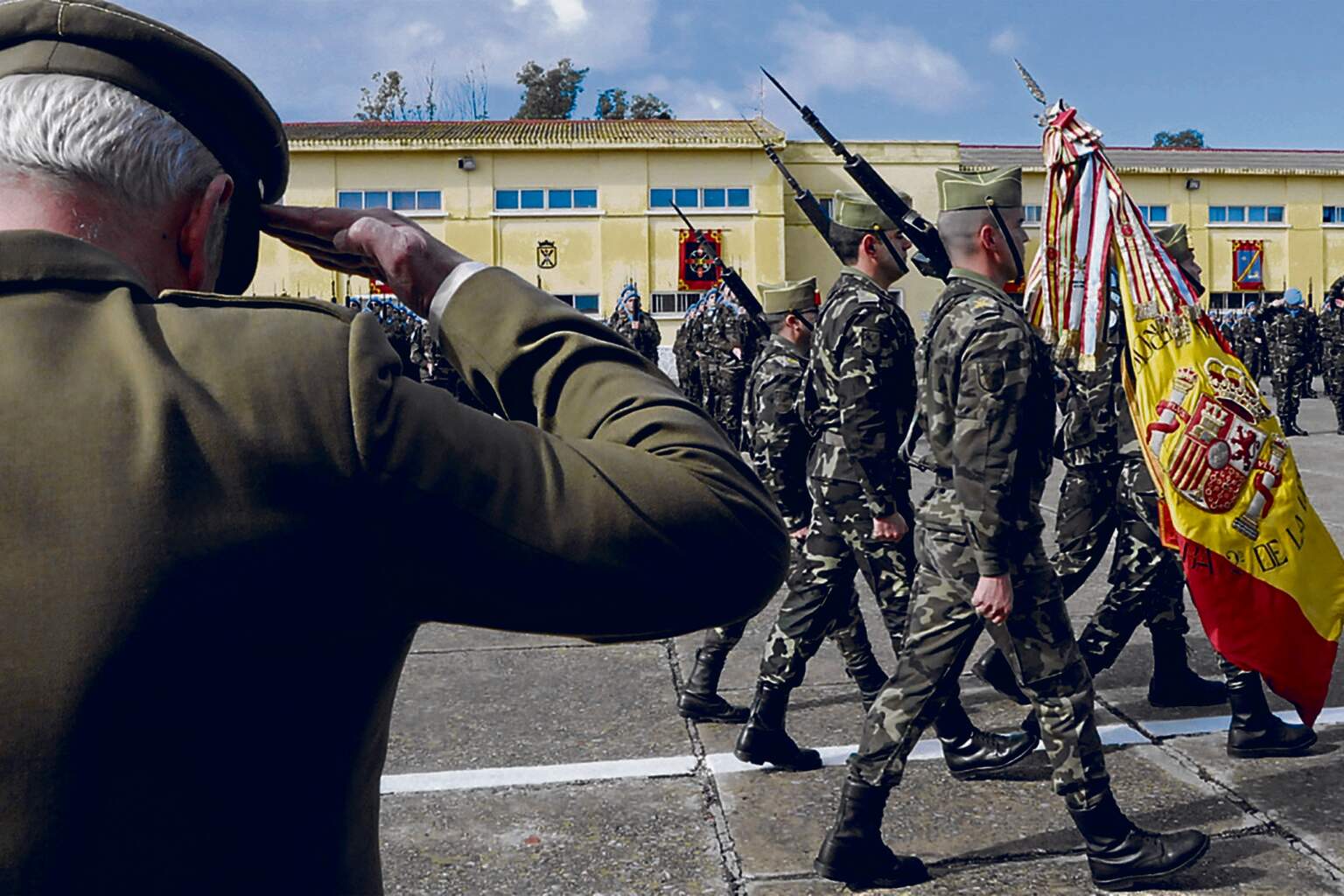 La Legion Española Desfilando En El Extranjero