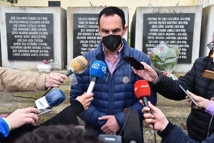 manuel-hernandez-psoe-cementerio-santa-catalina
