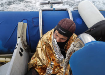 rescatado-inmigrante-estrecho-club-burbujas-1