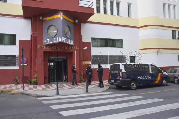 entrada-jefatura-superior-policia-nacional