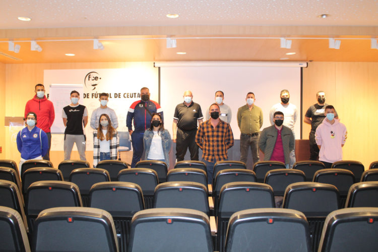 ffce-reune-arbitros-cronos-tercera-division-2