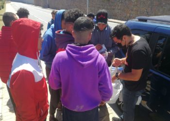 iglesia-casa-alabanza-reparte-kits-basicos-higiene-1