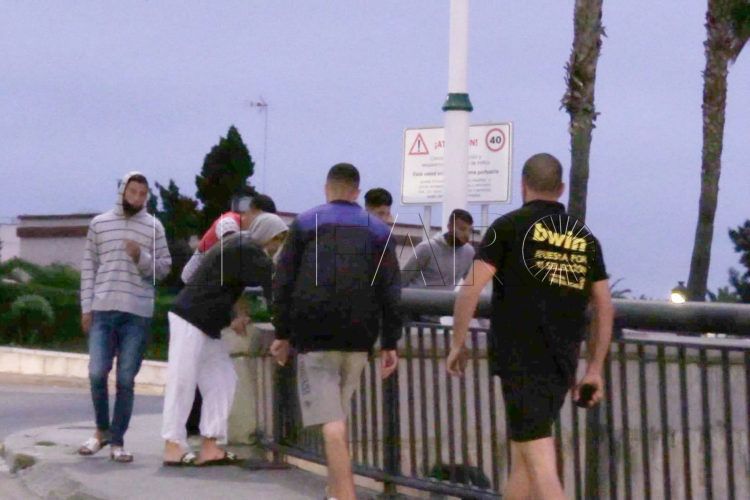 inmigrantes-marroquies-calle-tras-entrada-1
