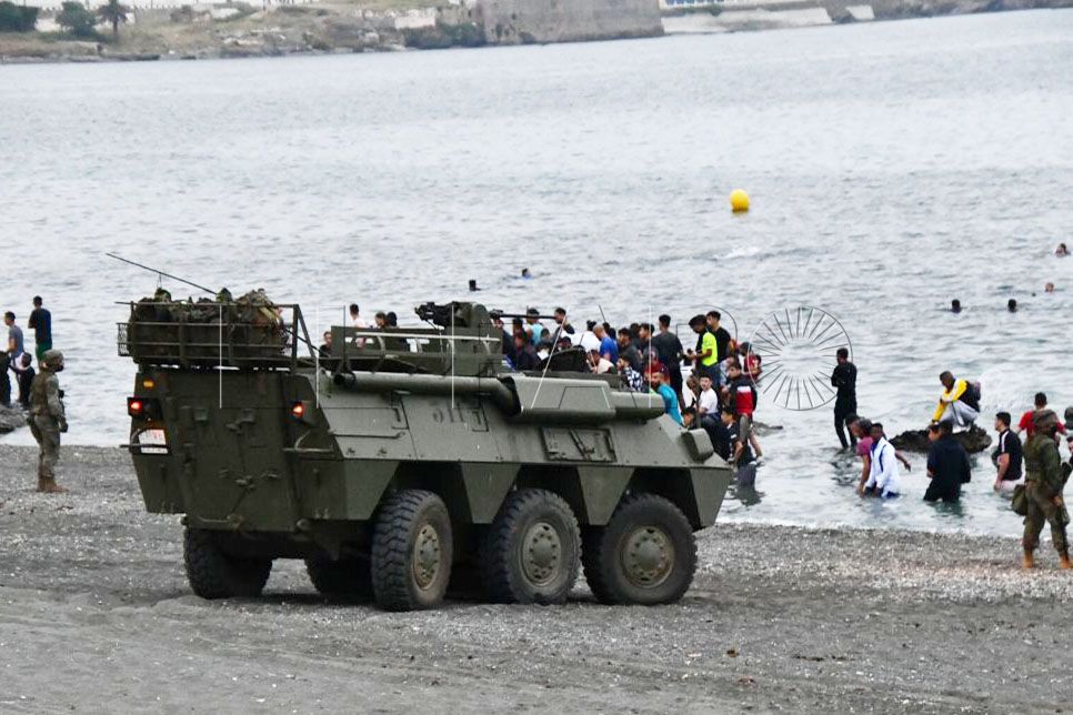 militares-playa-tarajal-entrada-inmigrantes-5