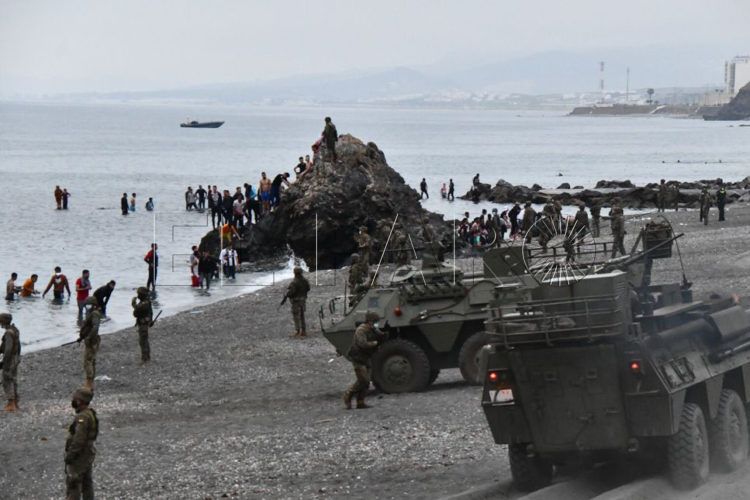 militares-playa-tarajal-entrada-inmigrantes-9