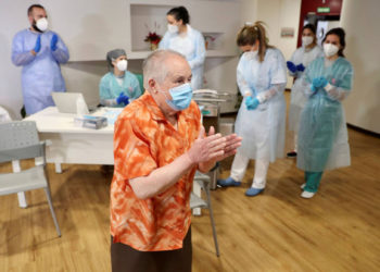 mujer-mayor-sanitarios