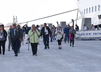 turistas-cruceros-bajada-puerto