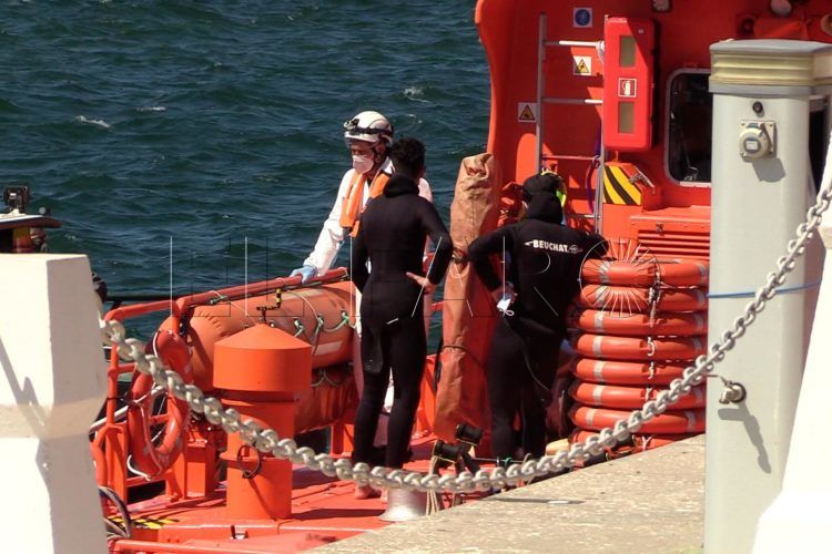 atria-rescate-dos-inmigrantes16