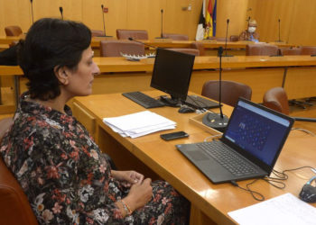 chandiramani-consejera-hacienda-ordenador