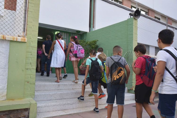 alumnos-entrada-colegio