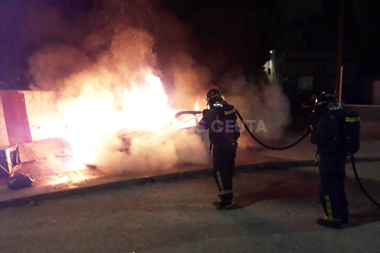 bombero-incendio-coche