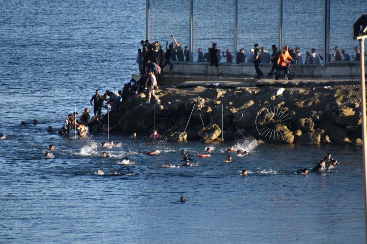 entrada-inmigrantes-mayo-tarajal-2