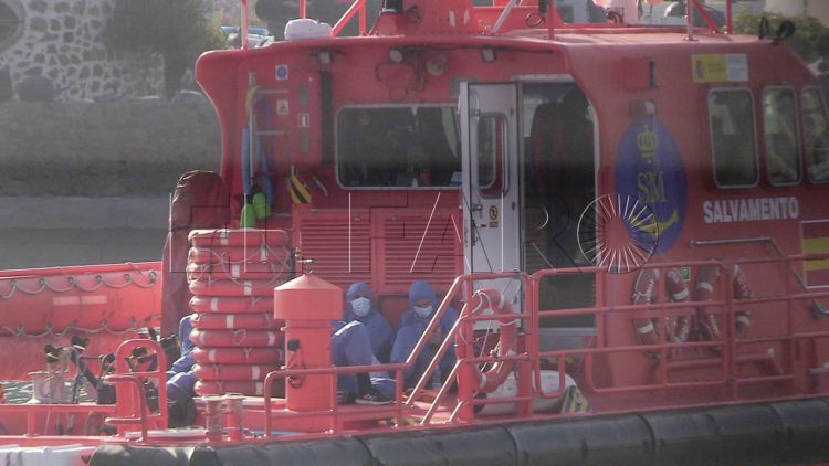 salvamar-atria-rescate-inmigrantes-puerto-salvamento-3