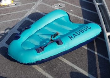 tabla-inflable-gibraltar-inmigrante-