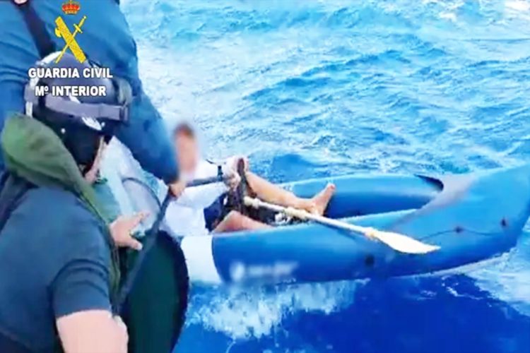 barca-hinchable-costa-algeciras