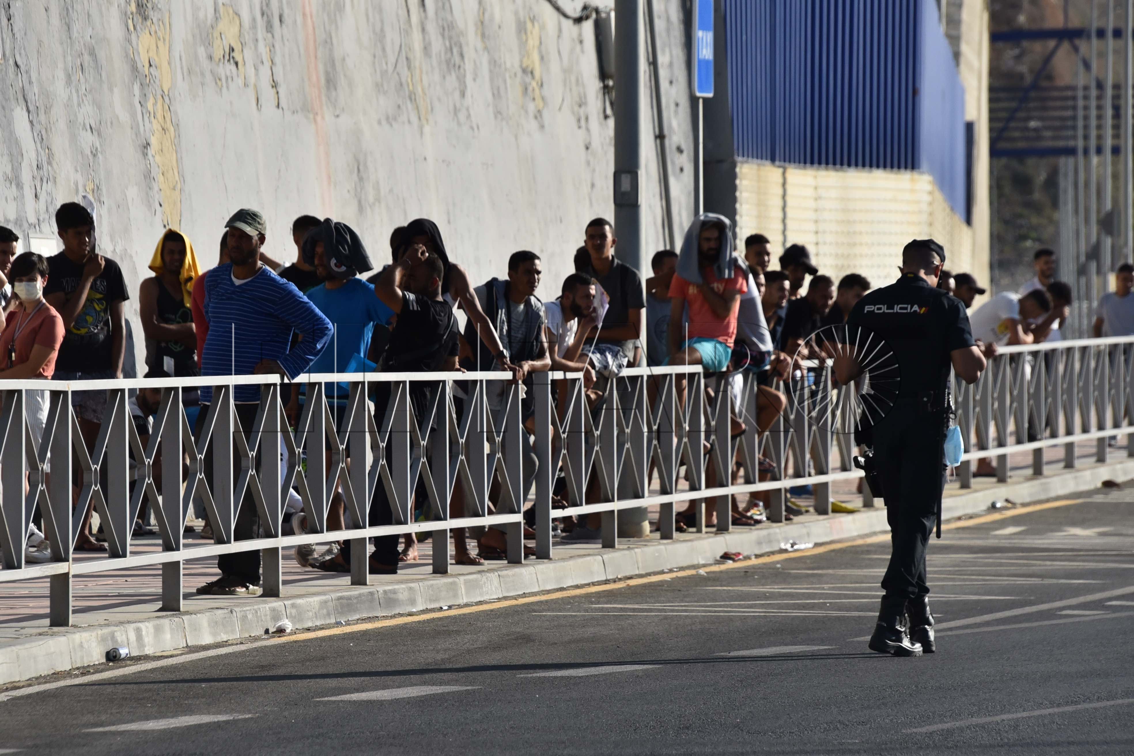 cola-asilo-frontera-tarajal-15