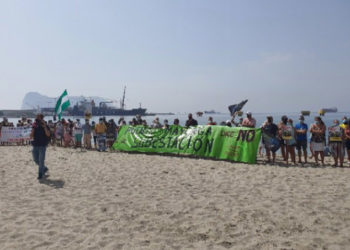 ecologistas-accion-protesta-cable-electrico