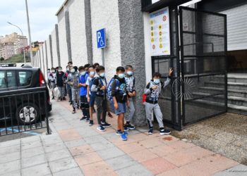 mena-menores-inmigrantes-acuden-instituto-4
