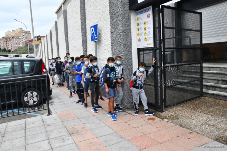 mena-menores-inmigrantes-acuden-instituto-4