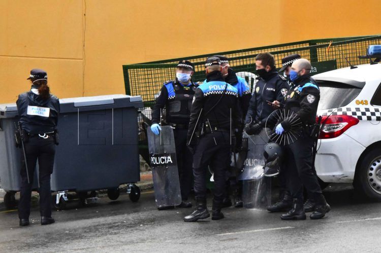 policia-local-puertas-pabellon