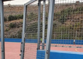 puerta-pista-deportiva-sarchal