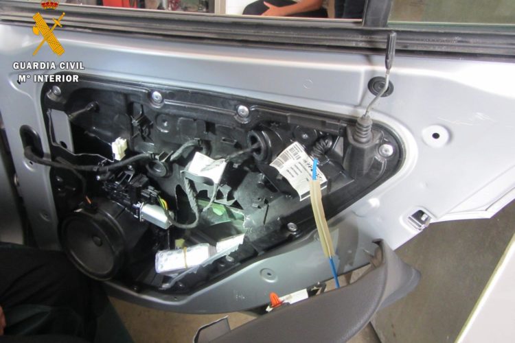 guardia-civil-pastillas-rivotril-coche