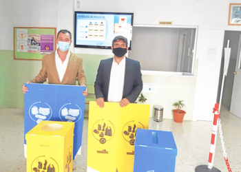 reparto-material-reciclaje-plastico-papel-centros-educativos-1