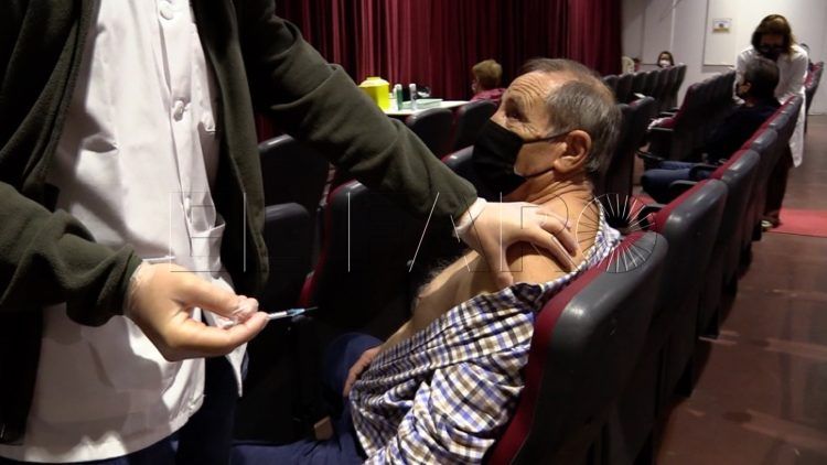 vacuna-tercera-dosis-mayores-60-anos-016