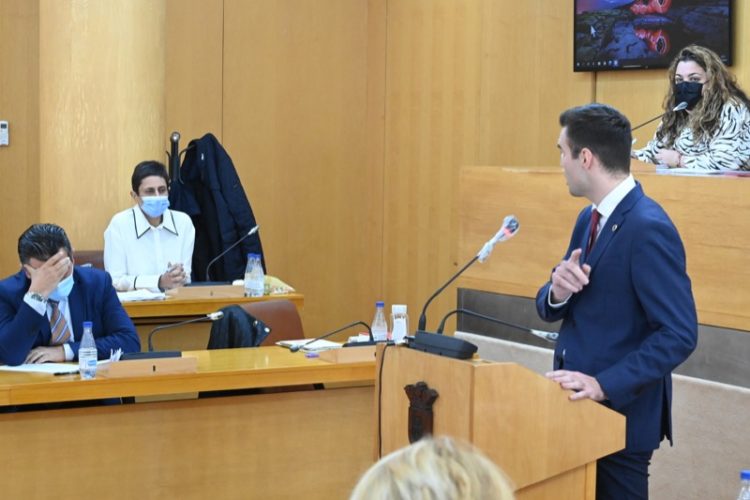 pleno-presupuestos-2022-verdejo-chandiramani-rontome