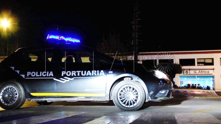policia-portuaria-noche-puerto