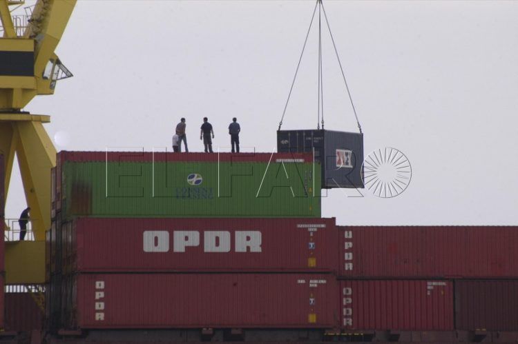 transporte-mercancias-puerto-001