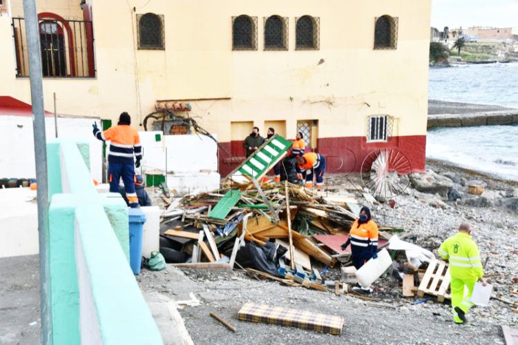 desalojo-okupas-iglesia-almadraba-012