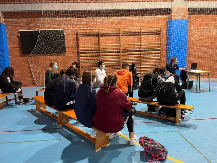 formacion-arbitral-baloncesto-pabellon-antonio-campoamor-002