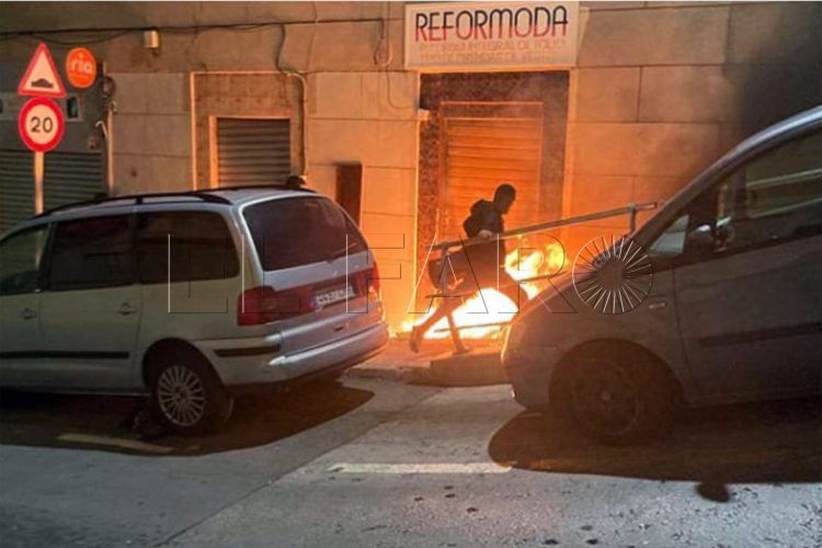fuego-provocado-mercadillo-vandalos-piromanos1
